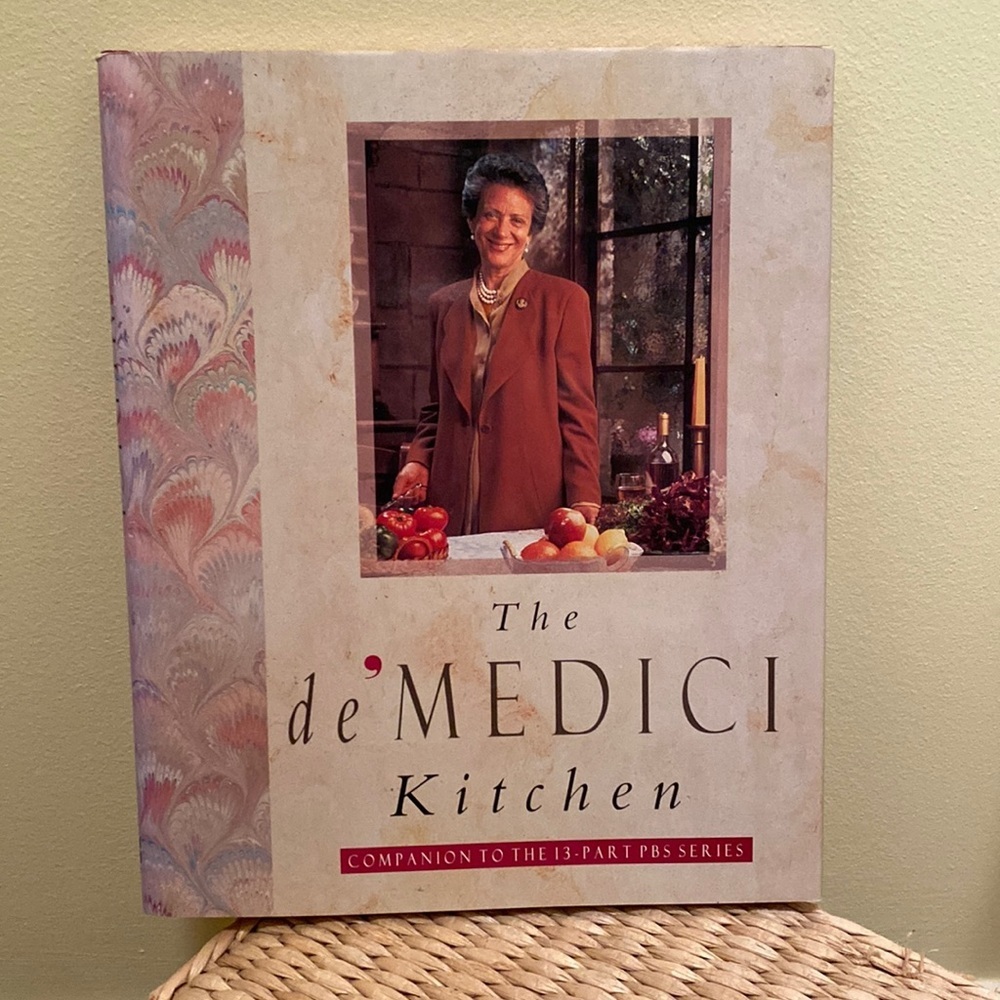 3 for $15. The de Medici Kitchen Cookbook - VINTAGE.  LIKE NEW.